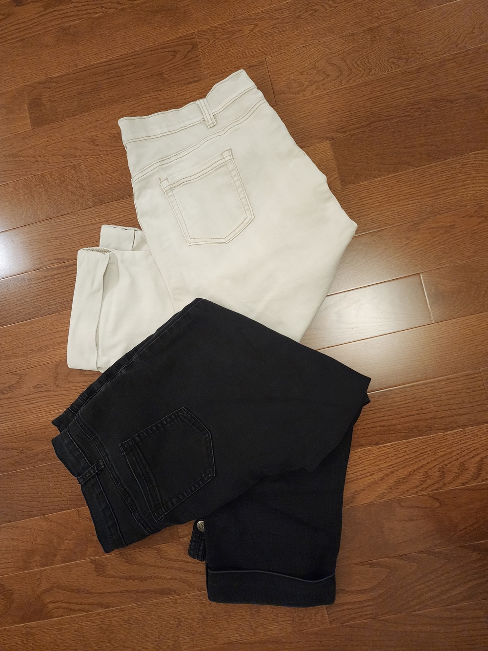 Diane Gilman Two-Pack Capri Pants in Cream and Black